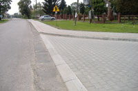 chodnik i zatoka z kostki betonowej